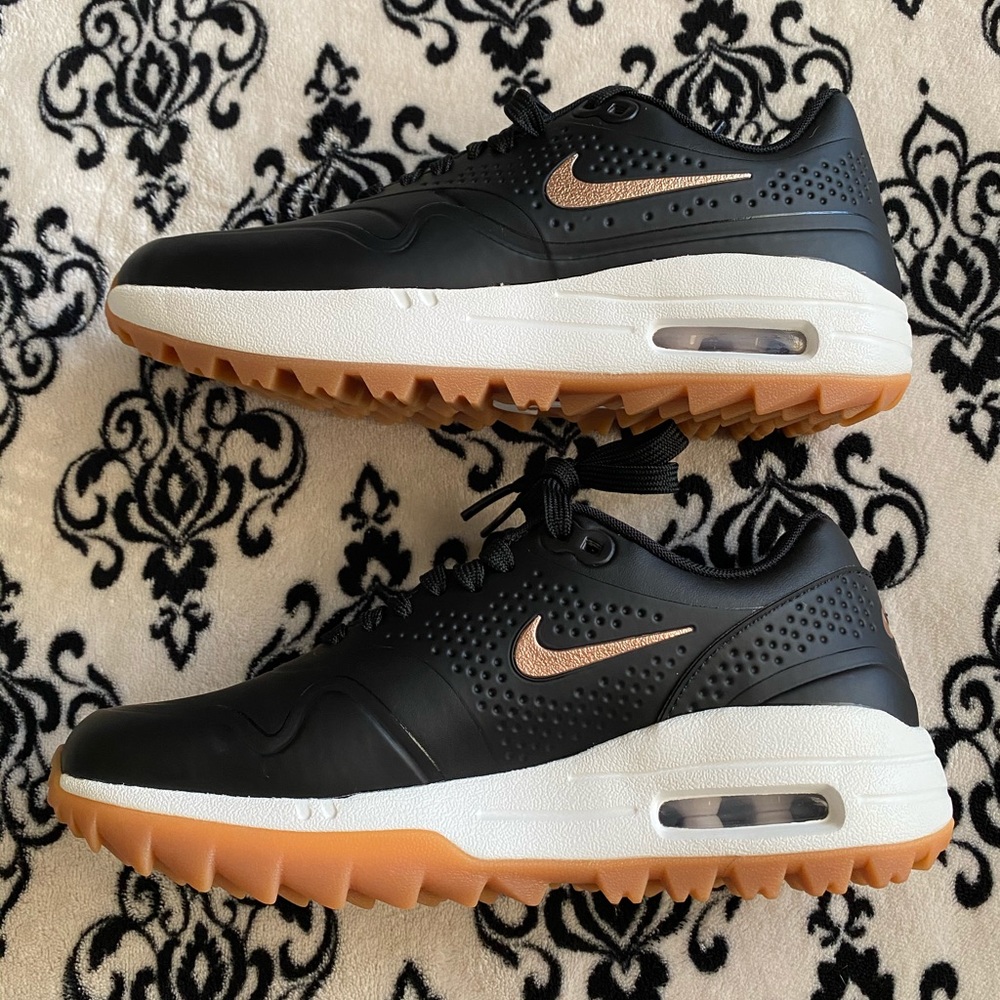 NWOT NIKE ROSE GOLD/ BLACK WOMENS AIR MAX